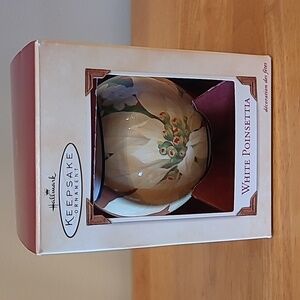 HALLMARK KEEPSAKE Vintage 2002 White Poinsettia Glass Ball Christmas Ornament
